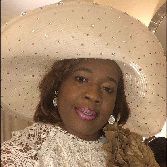 Meet your Posher, Sharon - Picture 1 of 1